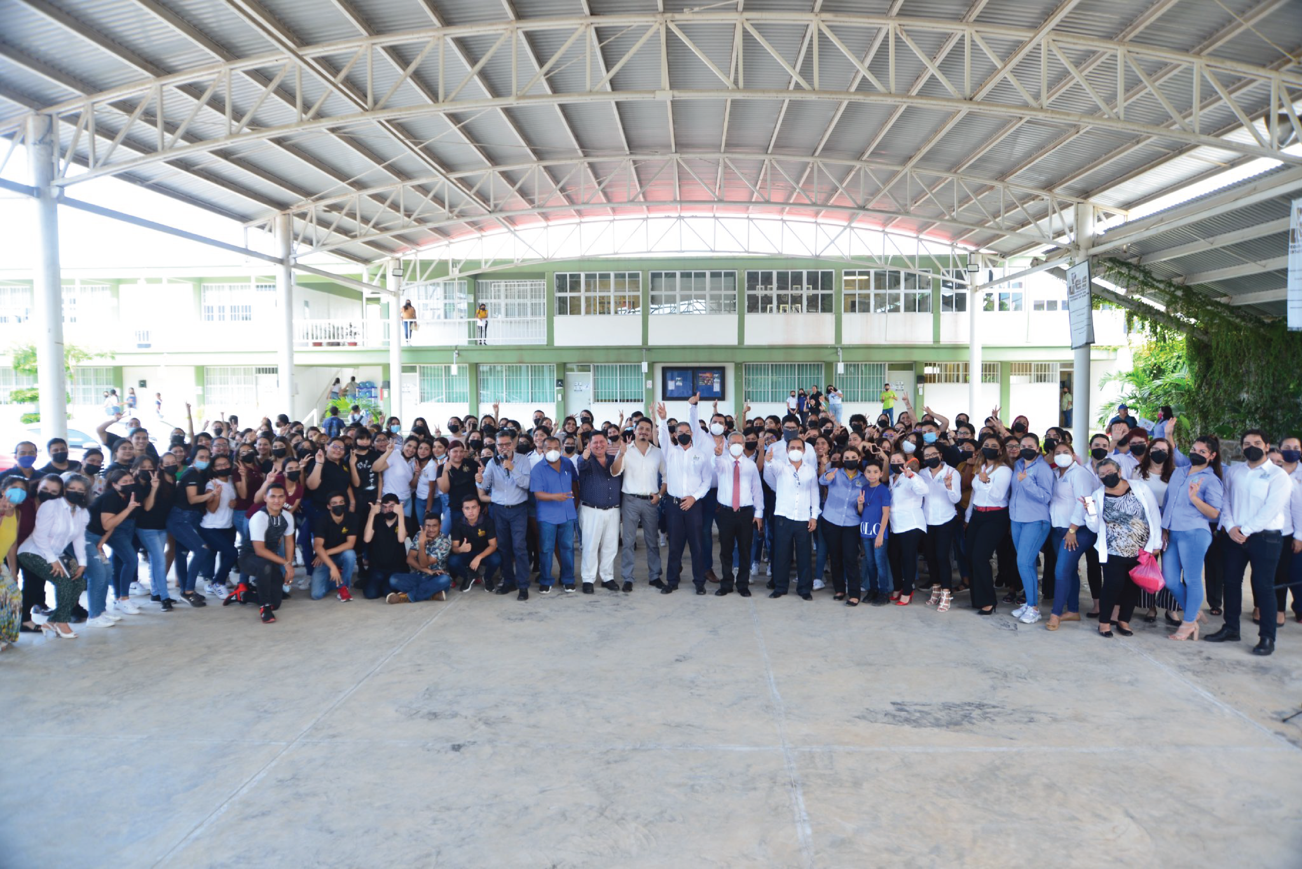 “El estudiante debe tener la decisión y voluntad de aprender con independencia porque enfrentará retos y desafíos que por sí solos tendrán que defender”: rector Jesús Aarón Quintero Pérez. 